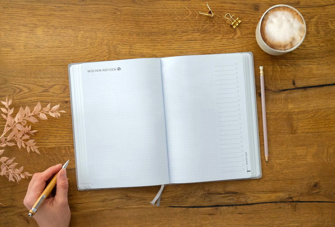 Lehrerkalender 2025 2026 | A5+ Lehrer-Planer für Unterrichtsvorbereitung & Schuljahr Planung | 4 Seiten pro Woche | klimaneutral, Grau Beige