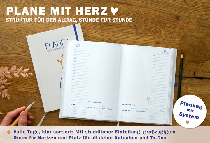 Detailansicht Jahresübersicht mit Ferien und Feiertage A5 Terminkalender 2026, creme blau rot weiß