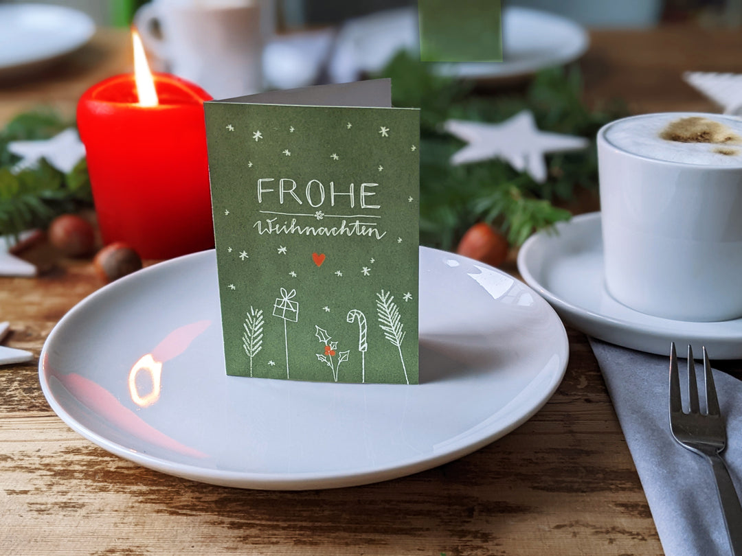 25 Geschenkanhänger frohe Weihnachten Grün Weiß Rot | originelle mini Weihnachtskarten zum Weihnachtsgeschenke Beschriften | A7 Recyclingpapier Klappkarten