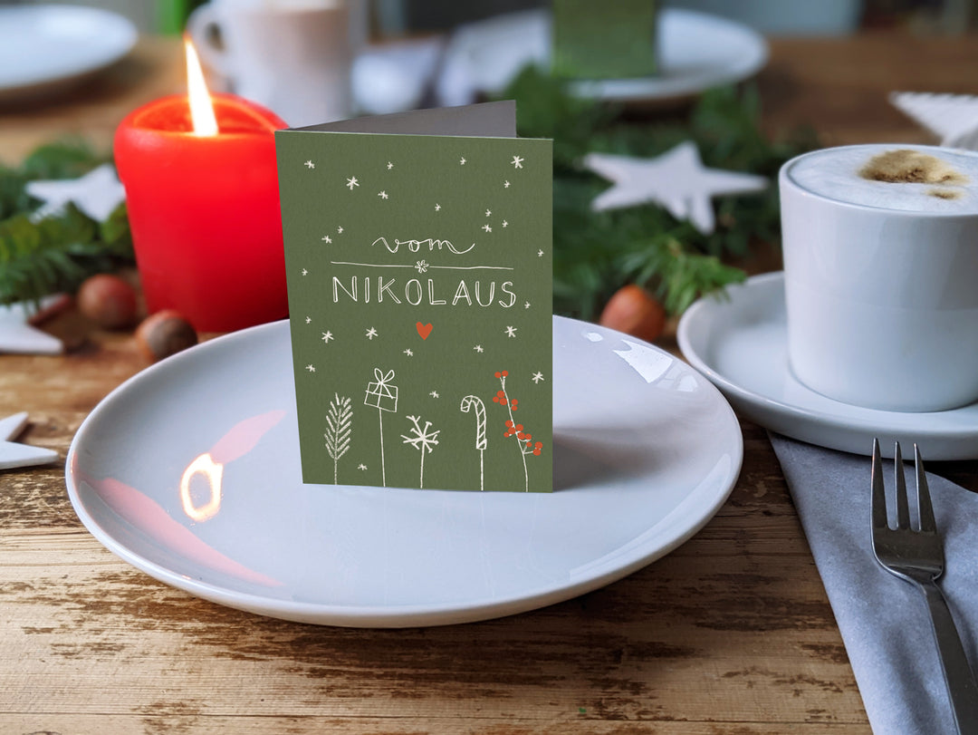 25 Geschenkanhänger vom Nikolaus Grün Weiß Rot | originelle mini Weihnachtskarten zum Weihnachtsgeschenke Beschriften | A7 Recyclingpapier Klappkarten