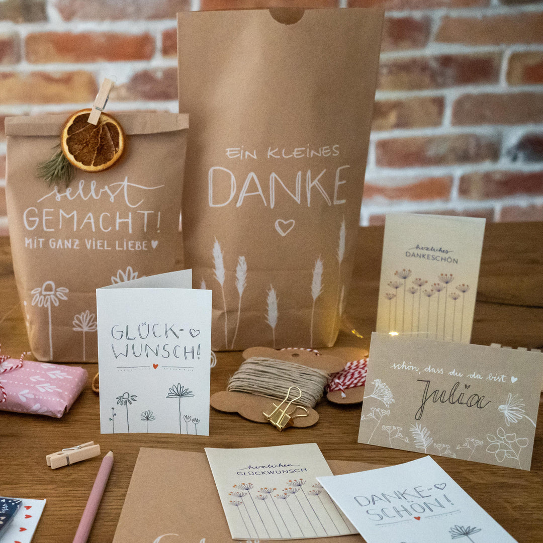 25 Geschenkanhänger Glückwunsch! | Weiß mit Blumen | mini Glückwunschkarten zum Geschenke Beschriften | A7 Handlettering Recyclingpapier Klappkarten
