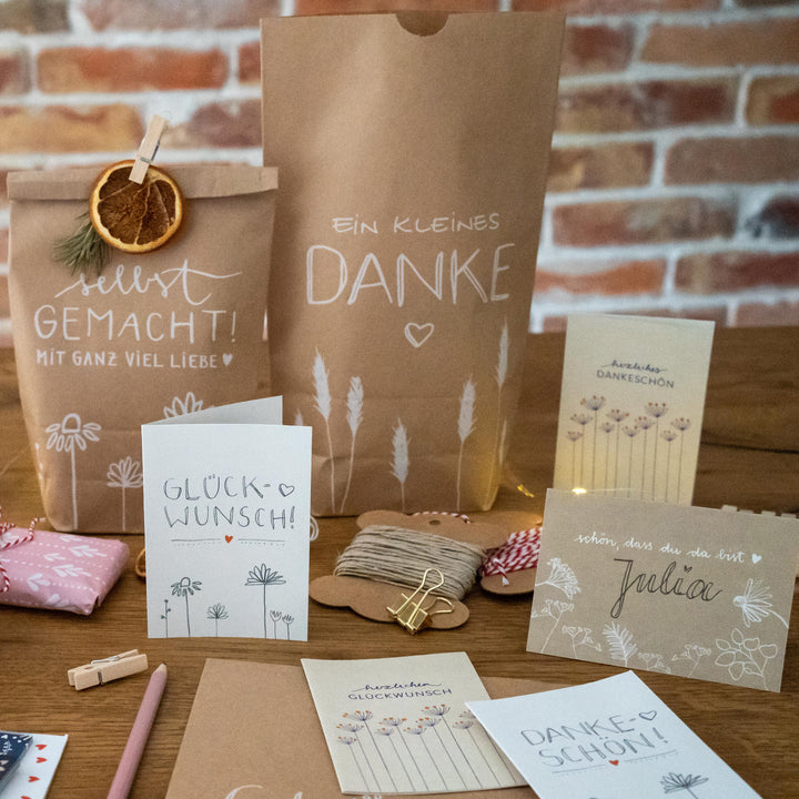 25 Geschenkanhänger Glückwunsch! | Weiß mit Blumen | mini Glückwunschkarten zum Geschenke Beschriften | A7 Handlettering Recyclingpapier Klappkarten