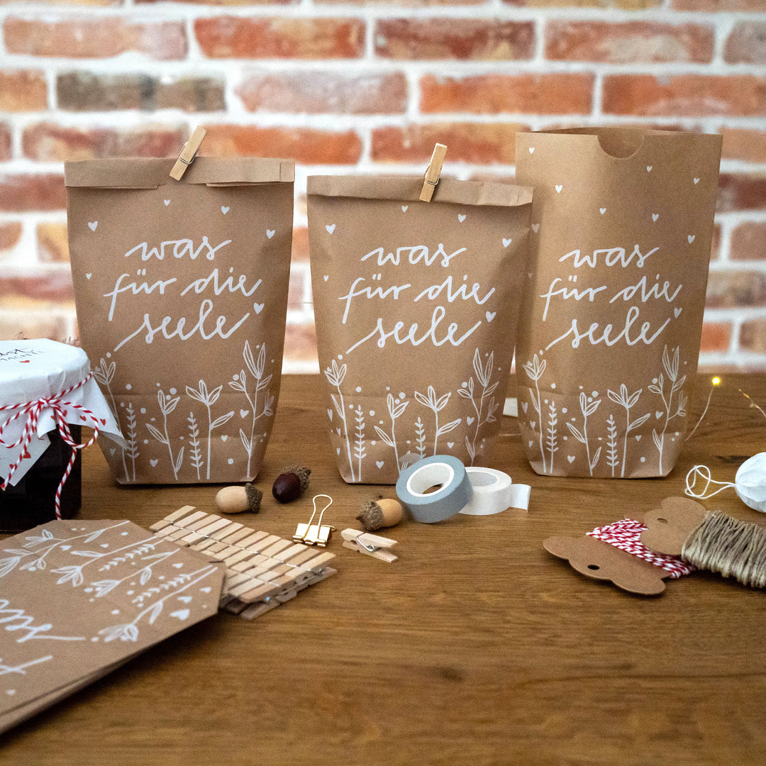 12 Geschenktüten - was für die Seele | für persönliche Geschenke & Süßes zu Weihnachten, Geburtstag, Abschied | Geschenkpapier Alternative | 14 x 22 cm | Beige Weiß