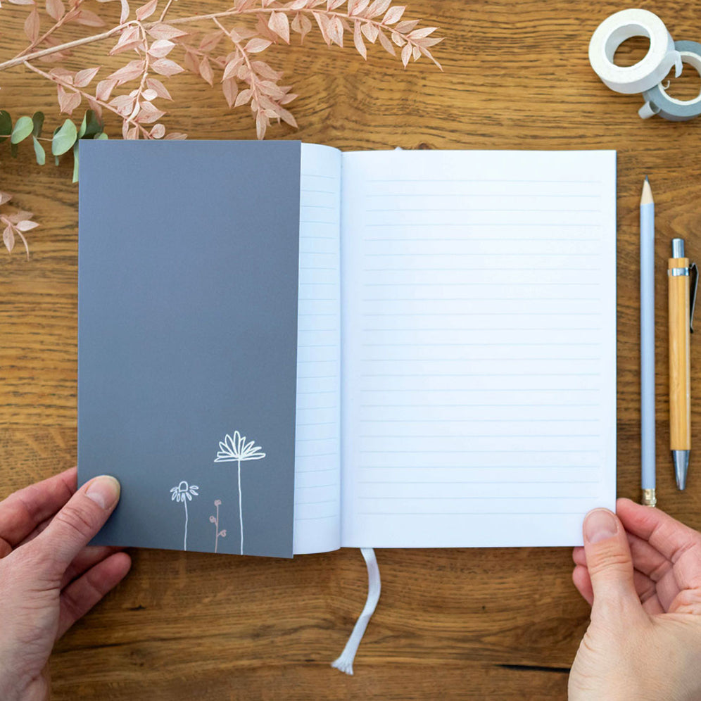 Liebes Tagebuch – Notizbuch für Erwachsene und Teenager, 92 Seiten liniert, A5 Softcover, FSC Papier, Blau Rosa mit Blumen