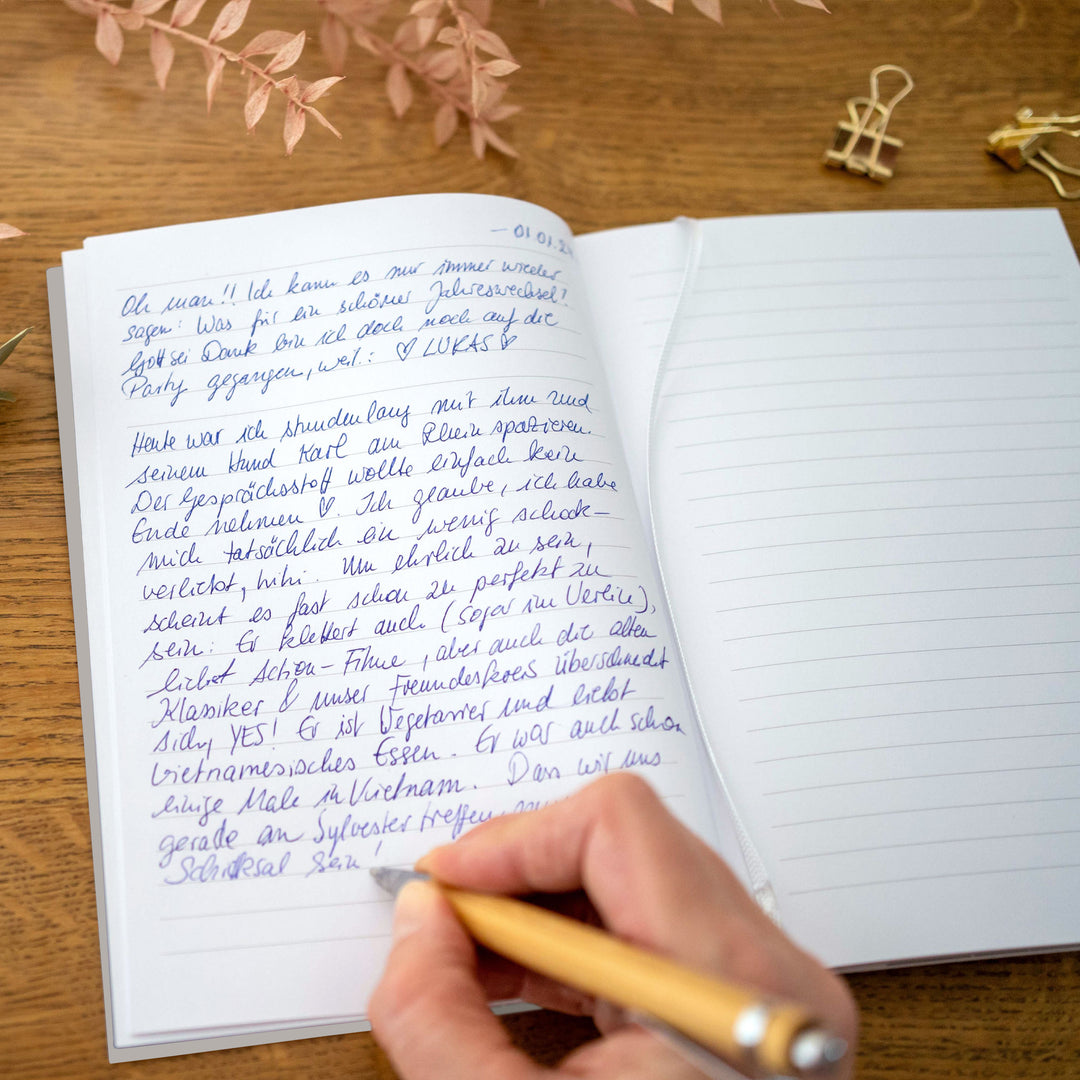 Liebes Tagebuch – Notizbuch für Erwachsene und Teenager, 92 Seiten liniert, A5 Softcover, FSC Papier, Grau Beige mit Blumen