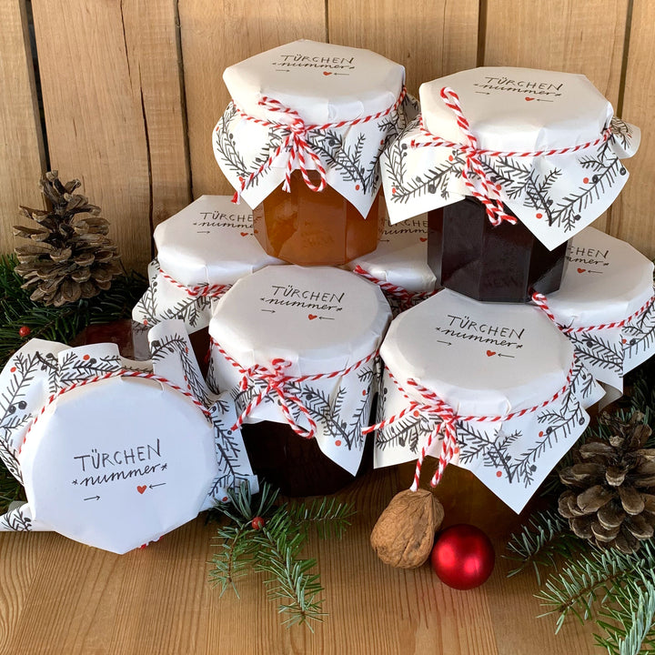 25 Marmeladendeckchen für Marmeladen Adventskalender zum selbst befüllen | Gläserdeckchen weiß mit Tannenzweigen | Recyclingpapier Abreißblock + 10 m Garn + Justiergummi
