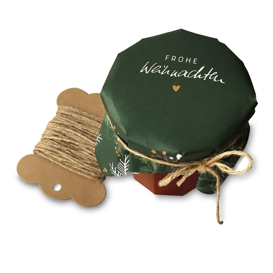 25 Marmeladendeckchen - Frohe Weihnachten! | Gläserdeckchen Grün mit Zweigen für Marmelade | Recyclingpapier Abreißblock, 10 m Jute Garn, Justiergummi