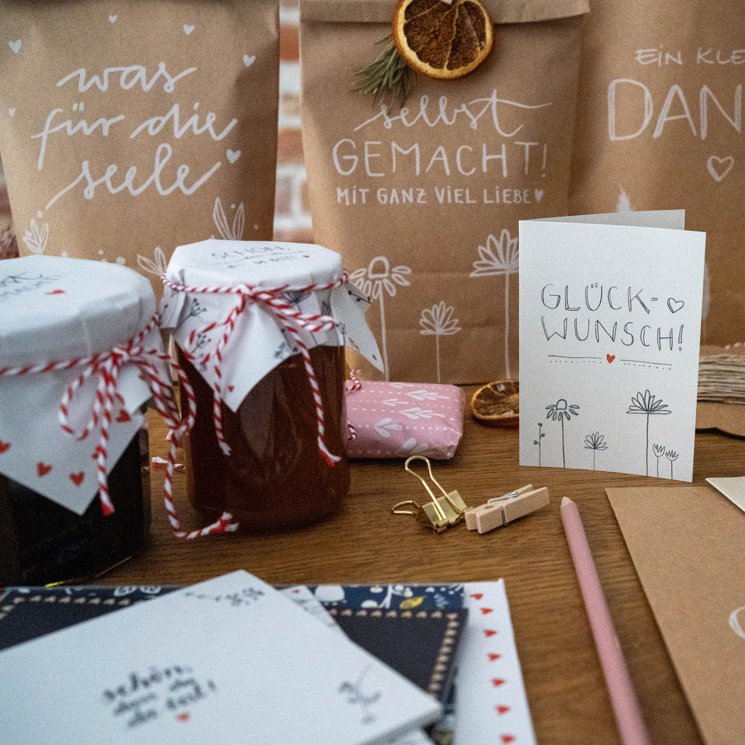 25 Geschenkanhänger Glückwunsch! | Weiß mit Blumen | mini Glückwunschkarten zum Geschenke Beschriften | A7 Handlettering Recyclingpapier Klappkarten