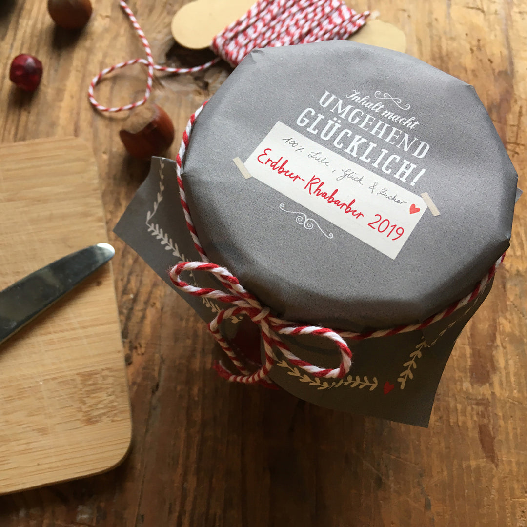 25 Marmeladendeckchen - umgehend Glücklich | Gläserdeckchen Grau Weiß für Marmelade & Einmachgläser | Recyclingpapier Abreißblock + 10 m Garn + Justiergummi