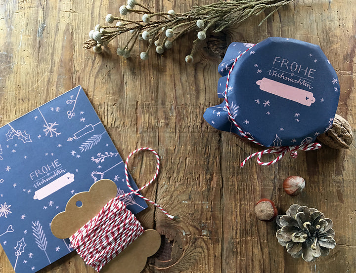 25 Marmeladendeckchen - Frohe Weihnachten! | Abreißblock, Blau Rosa | Recyclingpapier Gläserdeckchen für Marmelade + 10 m Bakers Twine & Justiergummi