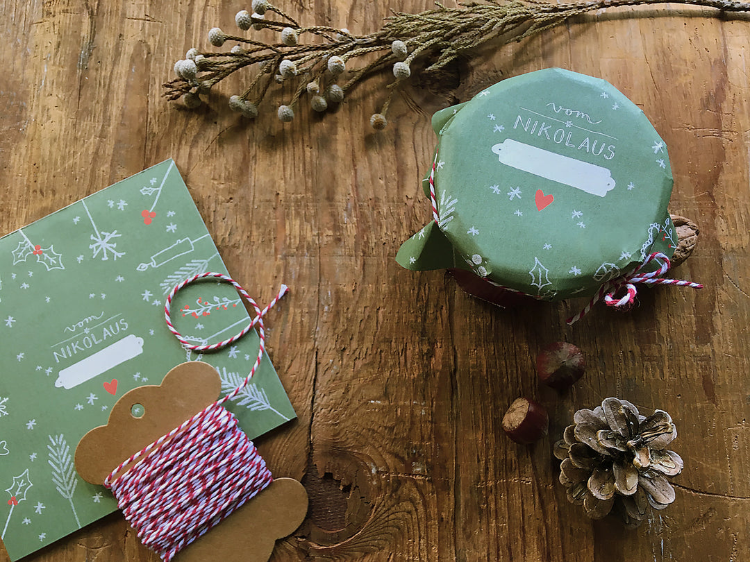 25 Marmeladendeckchen - vom Nikolaus | Abreißblock, Grün Rot | Recyclingpapier Gläserdeckchen für Marmelade + 10 m Bakers Twine & Justiergummi
