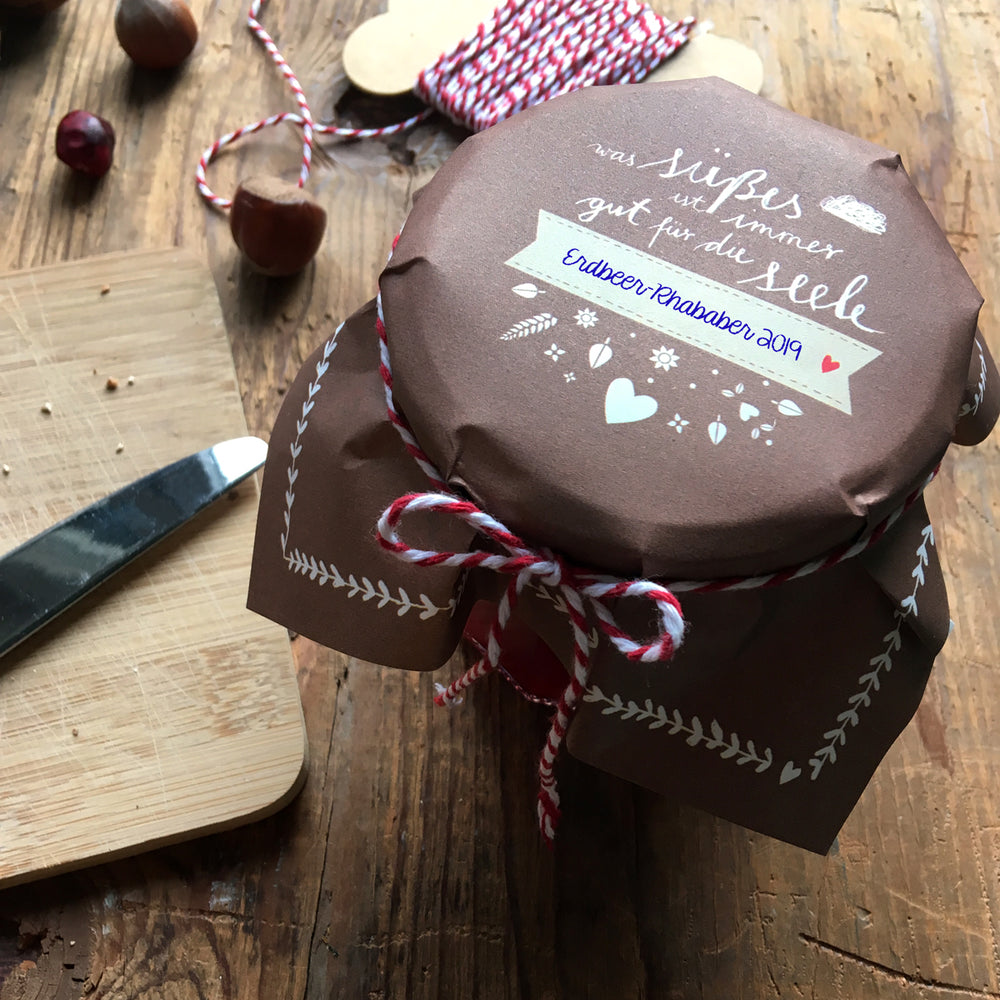 25 Marmeladendeckchen - Süßes für die Seele | Gläserdeckchen Braun Weiß für Marmelade & Einmachgläser | Recyclingpapier Abreißblock + 10 m Garn