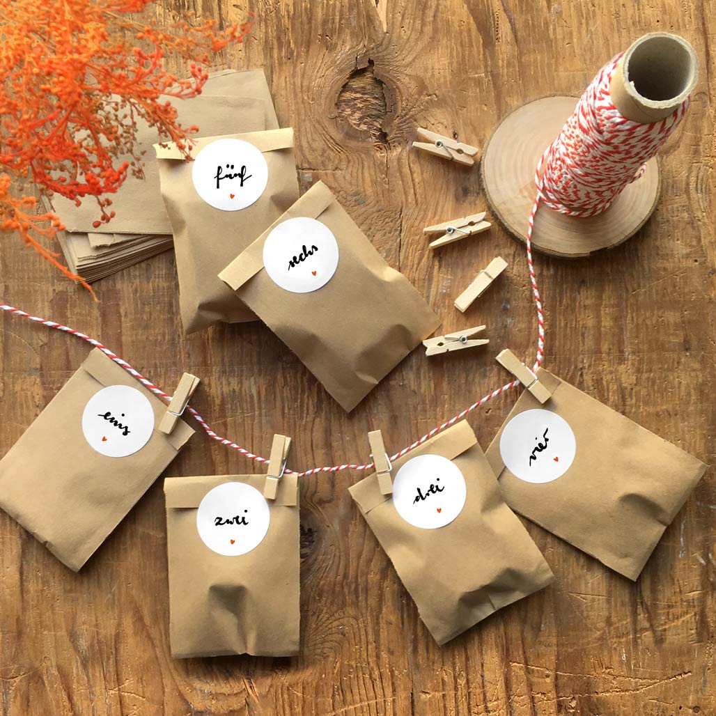 Adventskalenderzahlen für Erwachsene, runde Zahlen Etiketten zum Adventskalender Basteln, Weiß, selbstklebend, 40 mm, zeitlos schlicht, Männer