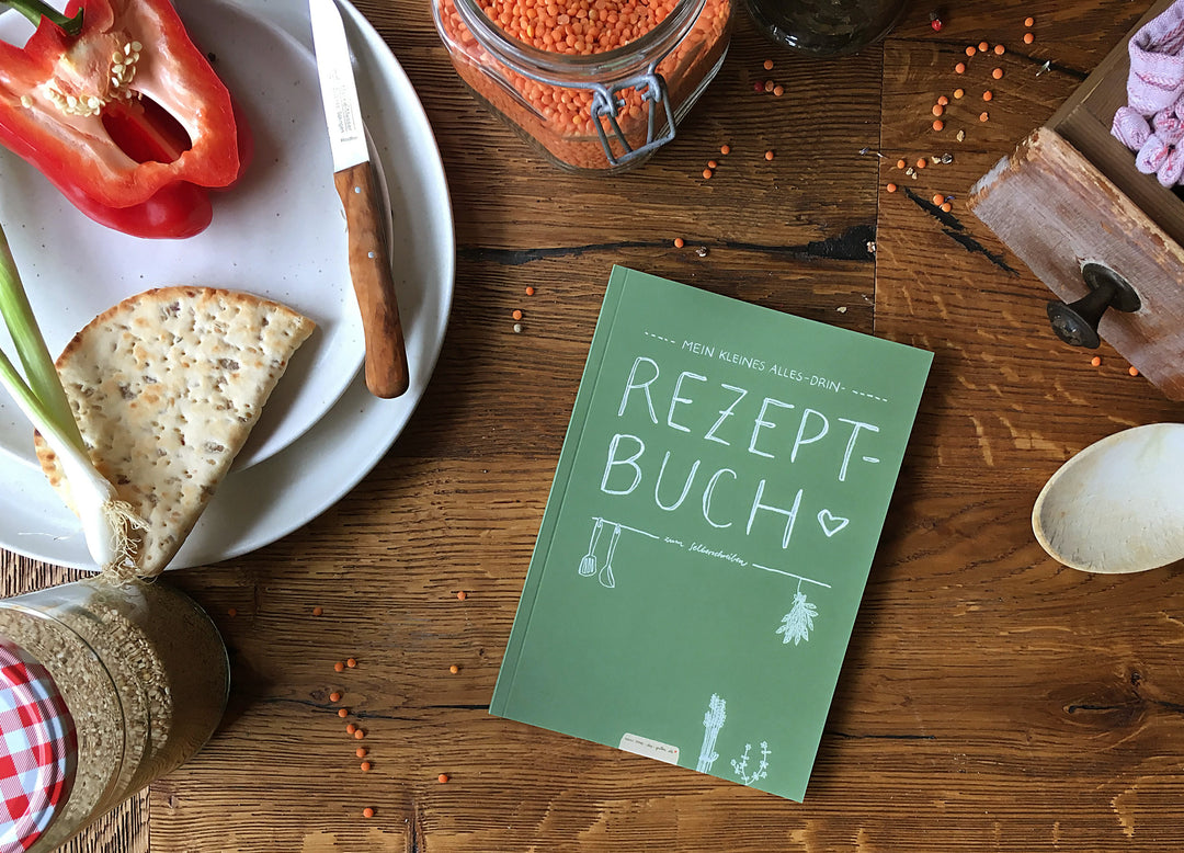Kleines alles-drin A5 Rezeptbuch zum Selberschreiben | DIY Kochbuch, Backbuch, Geschenkidee | Grün Weiß, FSC-Papier, Softcover