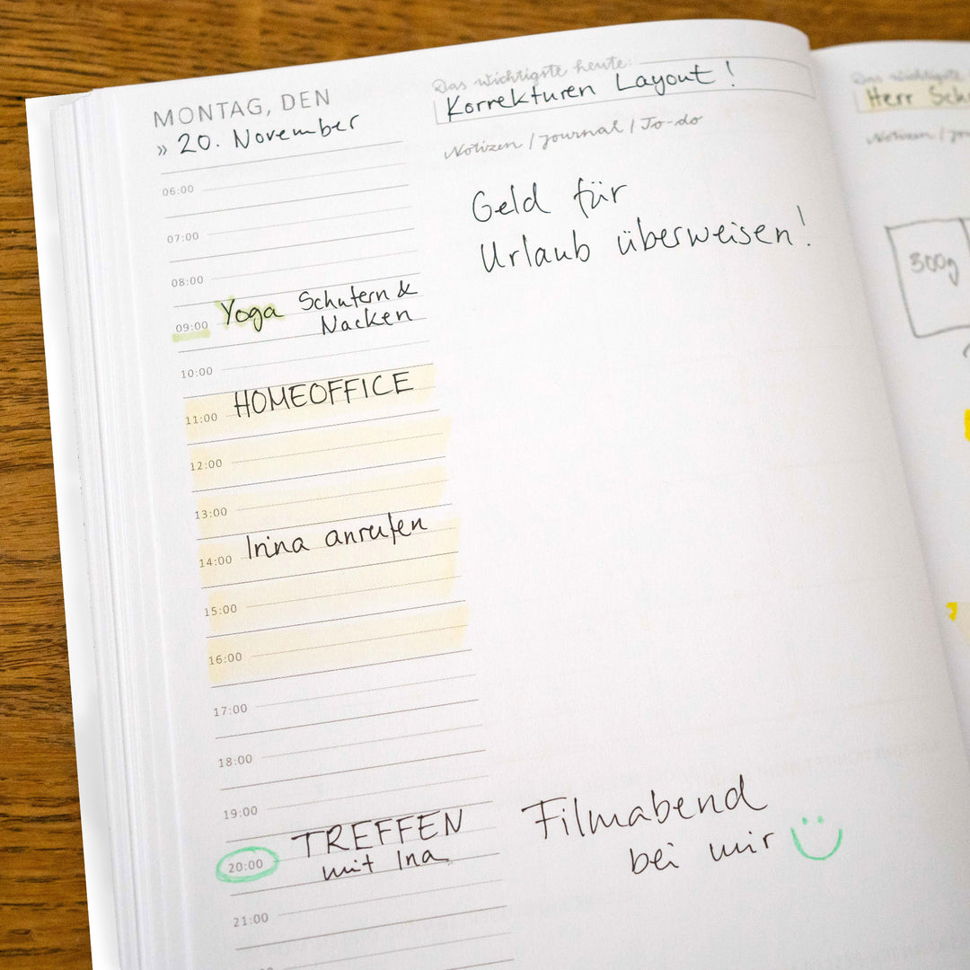 A5 Terminkalender undatiert - Klar durchs Jahr | Tagesplaner und Notizbuch für mehr Achtsamkeit | Softcover Taschenkalender Terminplaner | Weiß