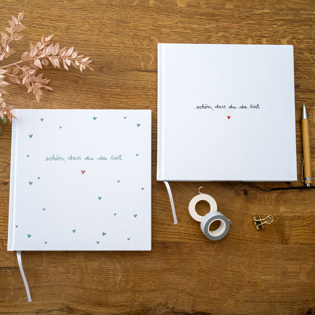 Hochzeitsgästebuch Weiß Mint - Schön dass du da bist | Gästebuch für Hochzeit, Geburtstag, Taufe | klimaneutrales FSC-Papier | 21x21 cm, Hardcover