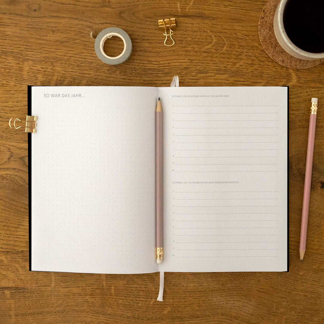 A5 Terminkalender - Kalender ohne Jahr | Wochenplaner und Notizbuch für mehr Achtsamkeit | Hardcover Taschenkalender & Terminplaner | Schwarz Weiß schlicht