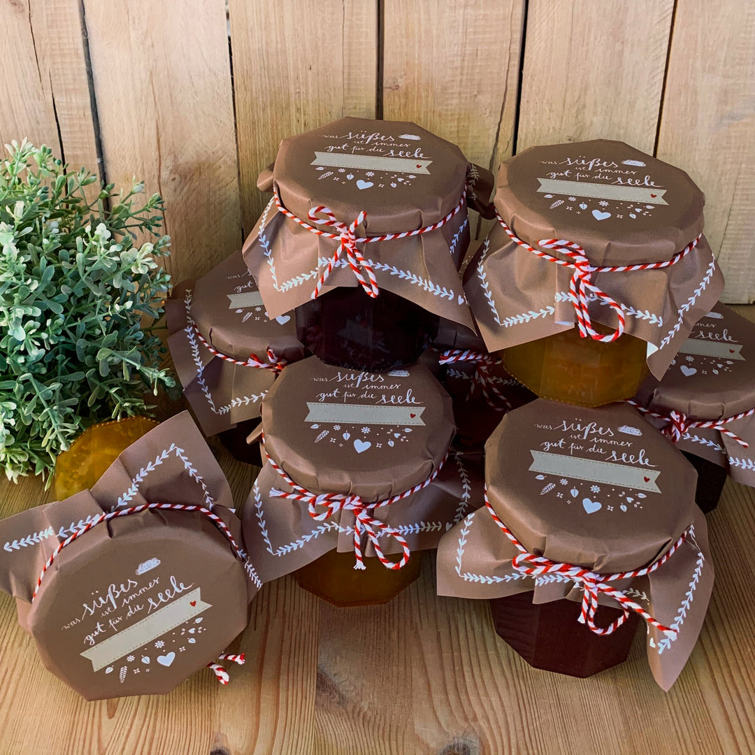 25 Marmeladendeckchen - Süßes für die Seele | Gläserdeckchen Braun Weiß für Marmelade & Einmachgläser | Recyclingpapier Abreißblock + 10 m Garn