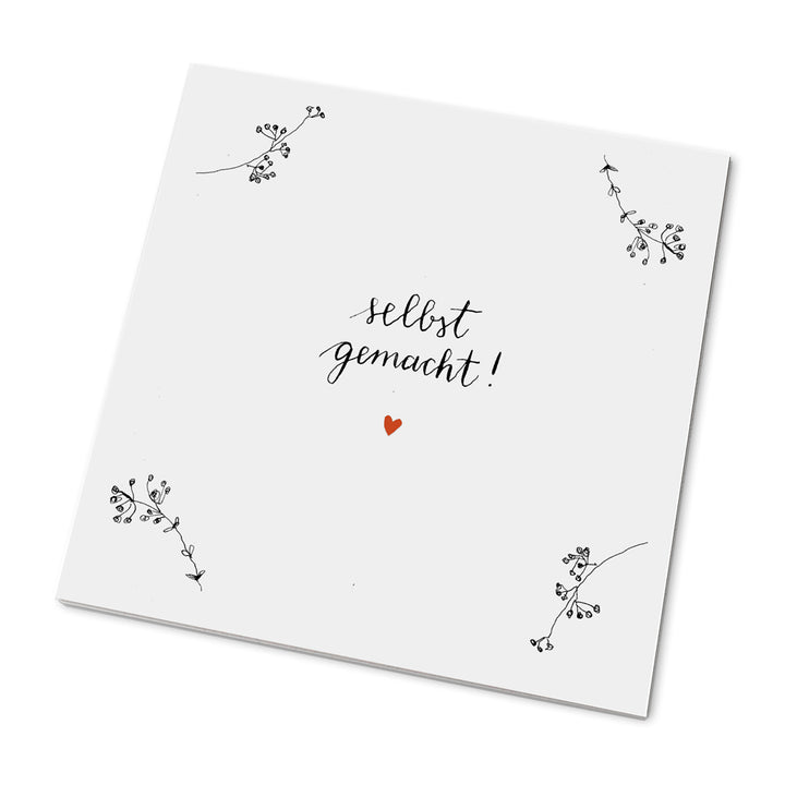 25 Marmeladendeckchen - selbstgemacht! - als Abreißblock, Weiß mit Kalligrafie Blumen und Spruch, Gläserdeckchen für Eingemachtes & selbstgemachte Marmelade, Recyclingpapier + 10 m Bakers Twine & Justiergummi