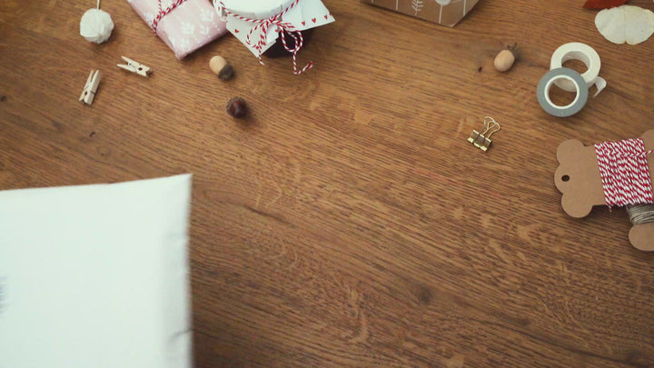 24 Geschenktüten - selbstgemacht! | für persönliche Geschenke zu Weihnachten, Geburtstag, Hochzeit | Geschenkpapier Alternative | 14 x 22 cm | mit 24 FSC Holz Miniklammern