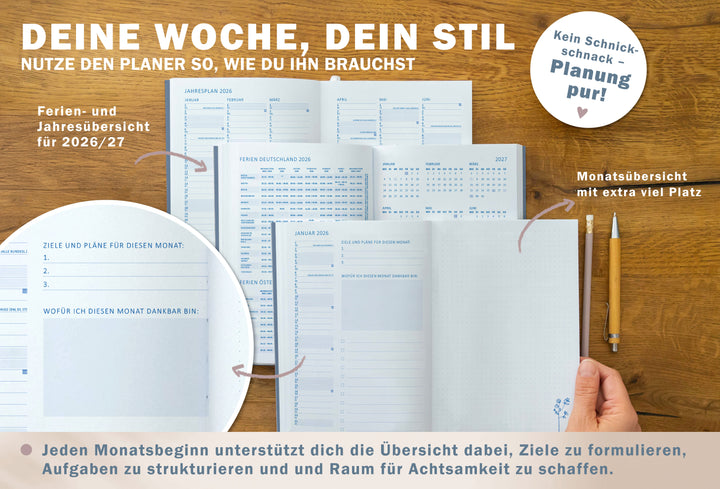 Detailansicht Monatsübersicht A5 Terminkalender 2026, blau rosa weiß