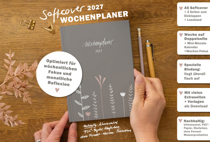 Softcover Wochenplaner 2027 A5 in Grau Beige mit Leseband, Einklappseiten, Wochenfokus, Monatsreflexion und nachhaltiger Produktion