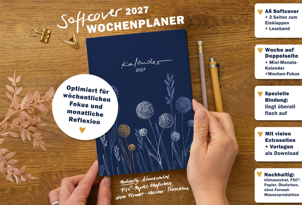 Softcover Wochenplaner 2027 A5 in Dunkelblau mit Leseband, Einklappseiten, Wochenfokus, Monatsreflexion und nachhaltiger Produktion