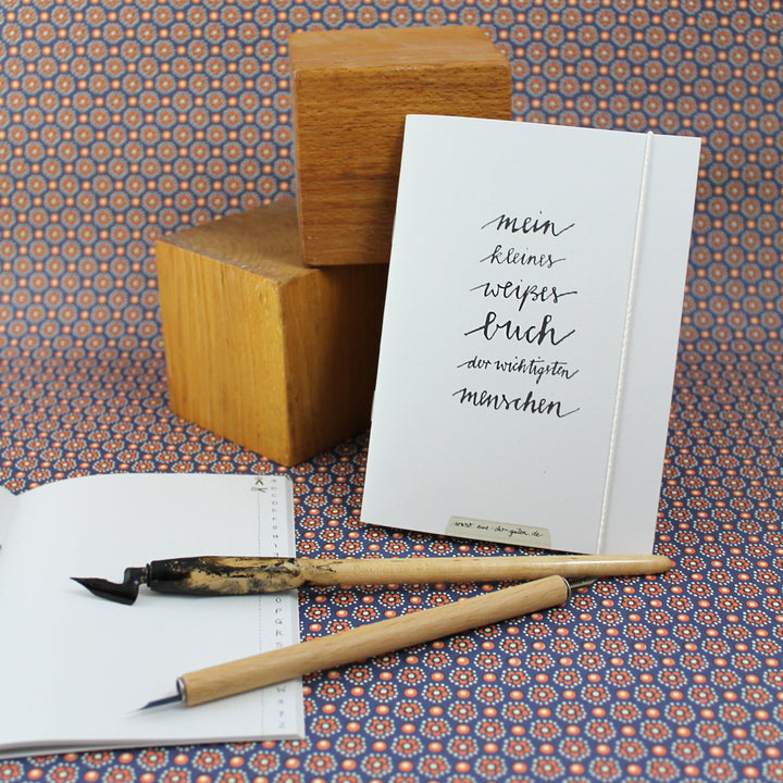 Adressbuch, Mein kleines, weißes Buch der wichtigsten Menschen, Adressheft, praktisches Notizbuch mit Register, Weiß, Kalligrafie
