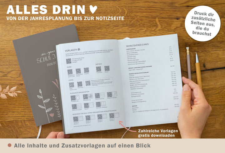 Inhaltsverzeichnis plus QR-Übersicht „Vorlagen“ (Pläne/Listen/Notizen) und Hinweis „Zahlreiche Vorlagen gratis downloaden“ im A5 Lehrerkalender; nachhaltig produziert (FSC/klimaneutral)