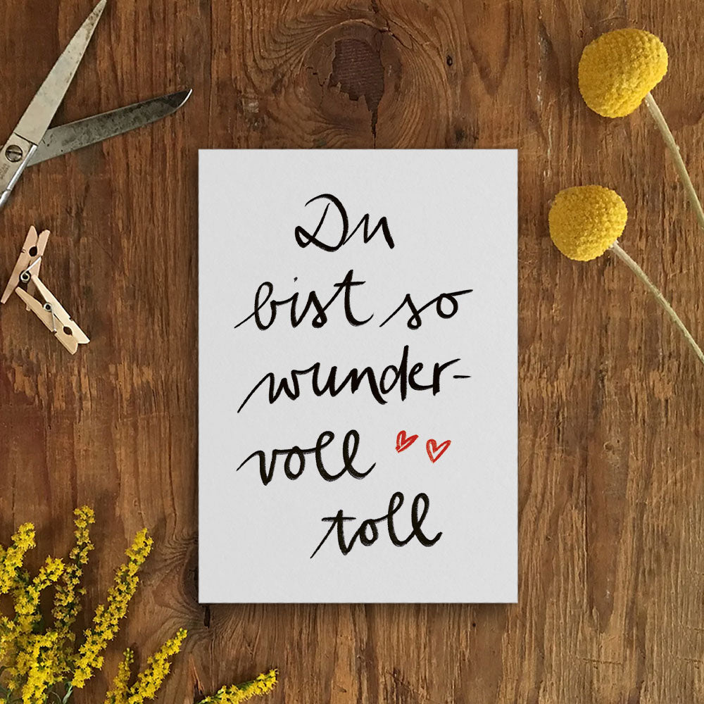 Postkarte Du bist so wundervoll toll handgeschriebener Spruch schwarz-weiß mit roten Herzen