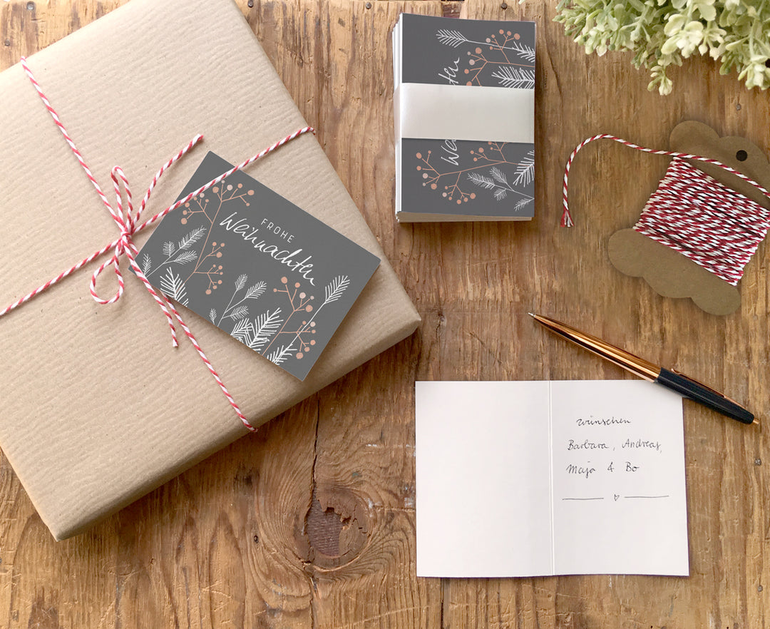 25 Geschenkanhänger frohe Weihnachten! GRAU | originelle mini Weihnachtskarten zum Weihnachtsgeschenke Beschriften | A7 Recyclingpapier Klappkarten