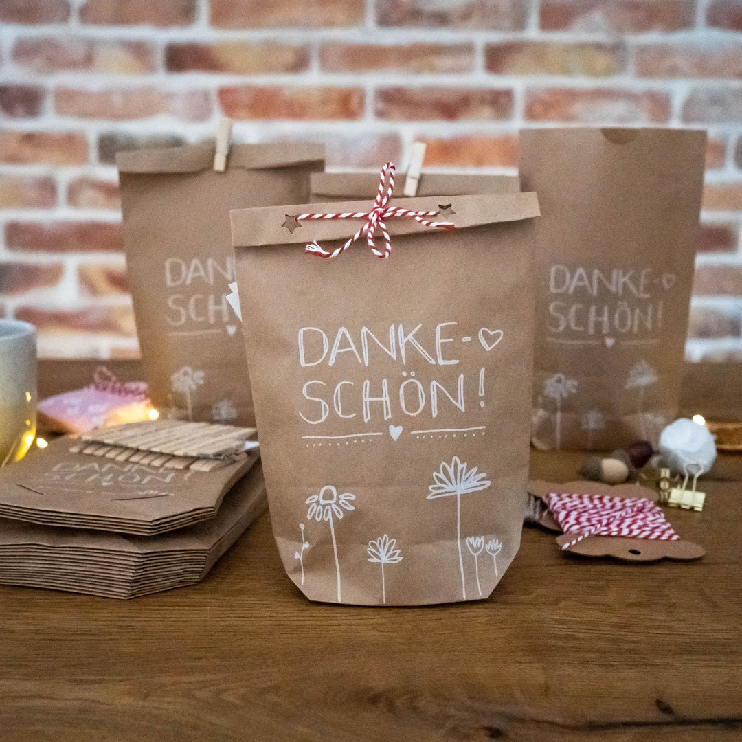 24 Geschenktüten - Dankeschön | für Gastgeschenke, Mitgebsel zur Hochzeit, Taufe, Konfirmation & Kommunion | 14,5cm x 22 cm | inkl. 24 FSC Holz Miniklammern