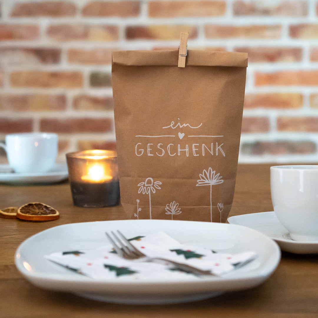 12 Geschenktüten - ein Geschenk | für Gastgeschenke zur Hochzeit, Taufe, Kommunion | Geschenkpapier Alternative | 14 cm x 22 cm | beige weiß