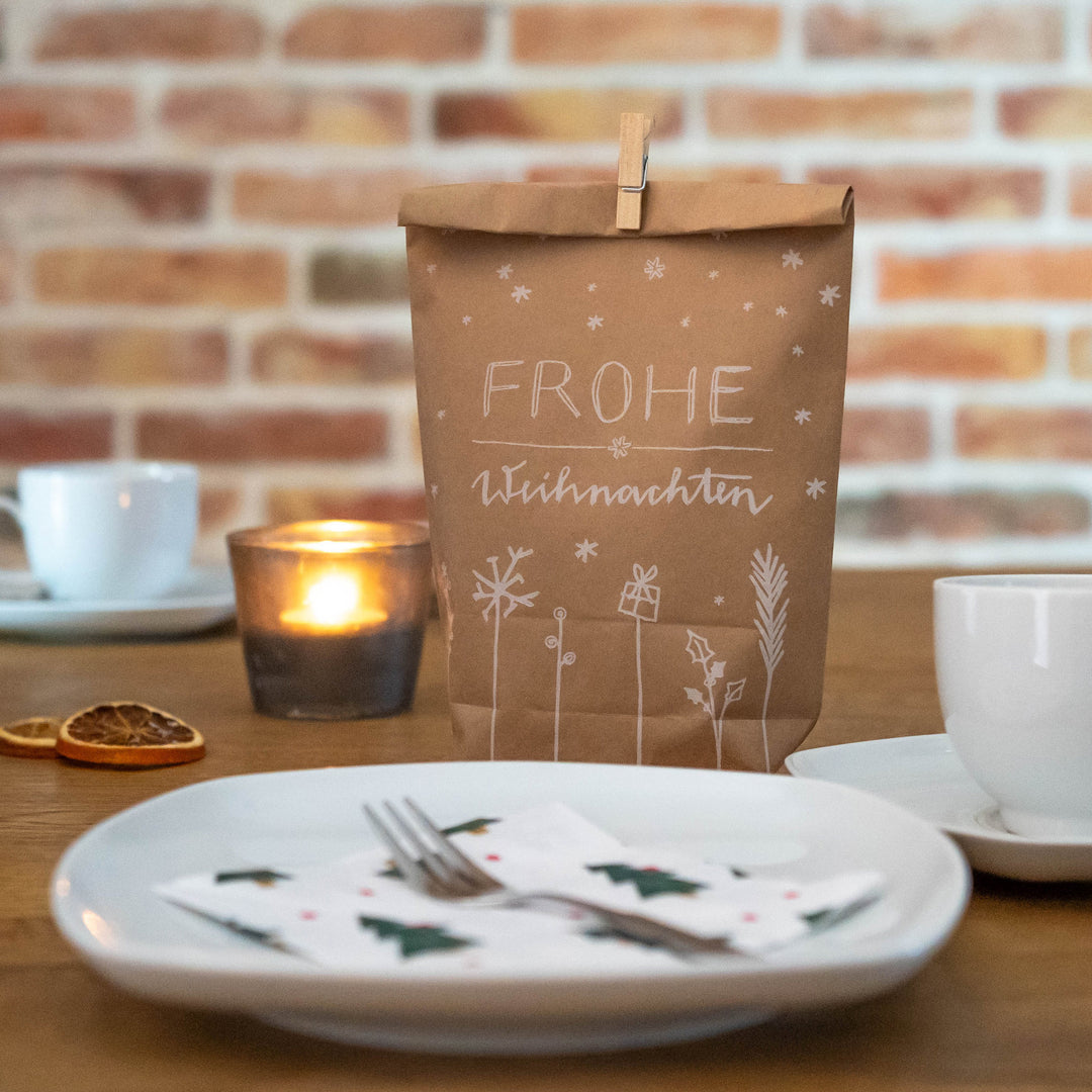 12 Weihnachtstüten Geschenktüten - Frohe Weihnachten | Geschenkpapier Alternative für Weihnachtsgeschenke, Plätzchen, Kekse | 14 cm x 22 cm