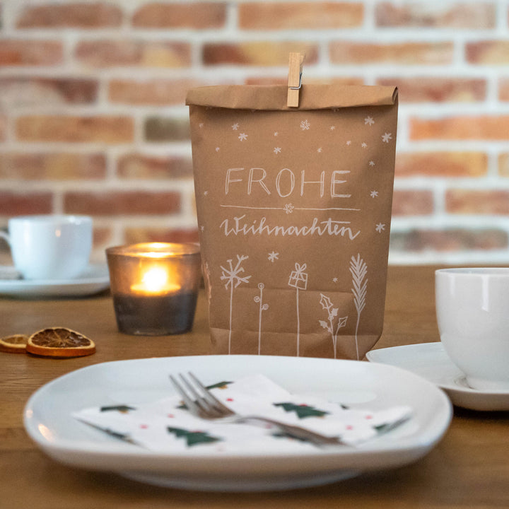 12 Weihnachtstüten Geschenktüten - Frohe Weihnachten | Geschenkpapier Alternative für Weihnachtsgeschenke, Plätzchen, Kekse | 14 cm x 22 cm