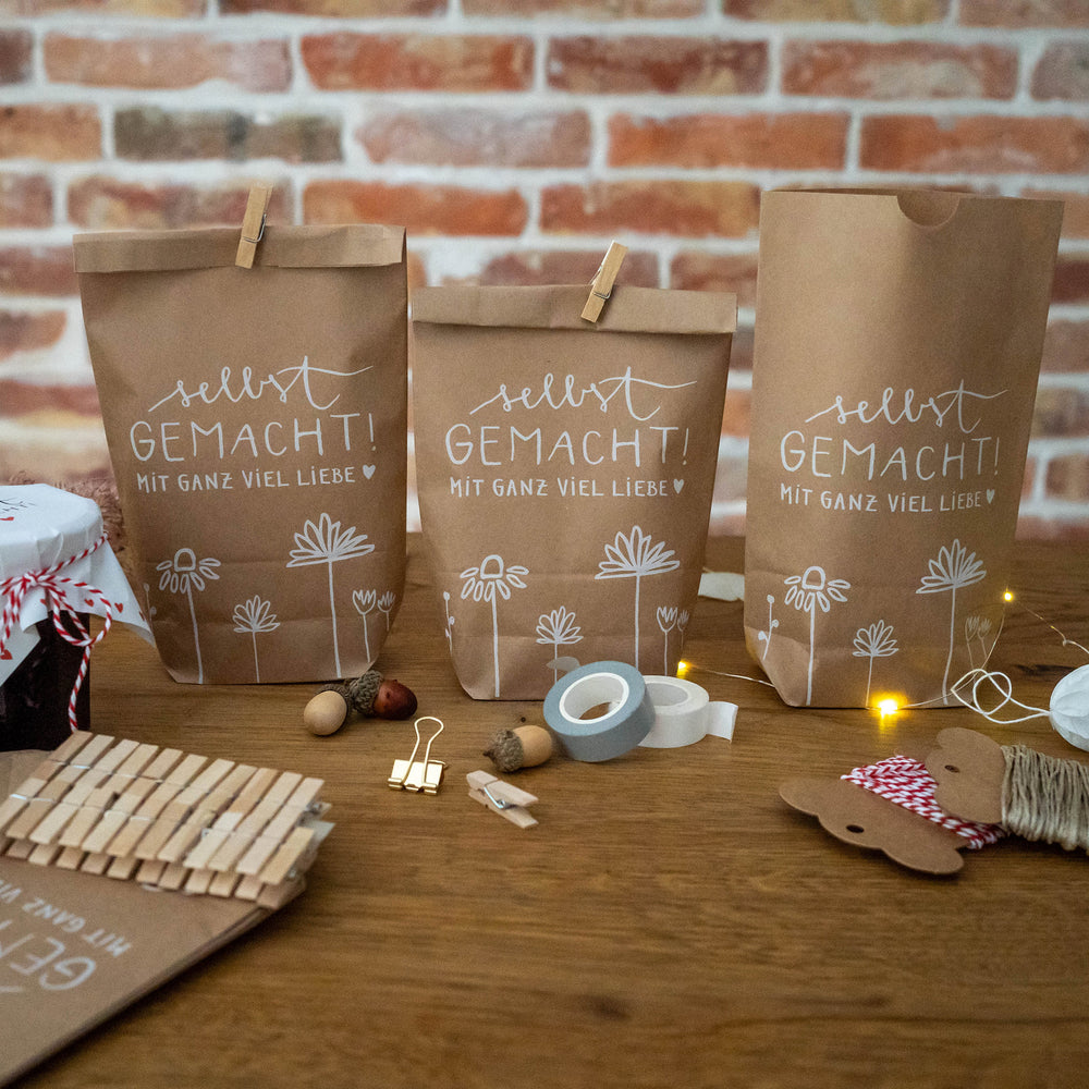 12 Geschenktüten - selbstgemacht! | für persönliche Geschenke zu Weihnachten, Geburtstag, Hochzeit | Geschenkpapier Alternative | 14 x 22 cm | Beige Weiß