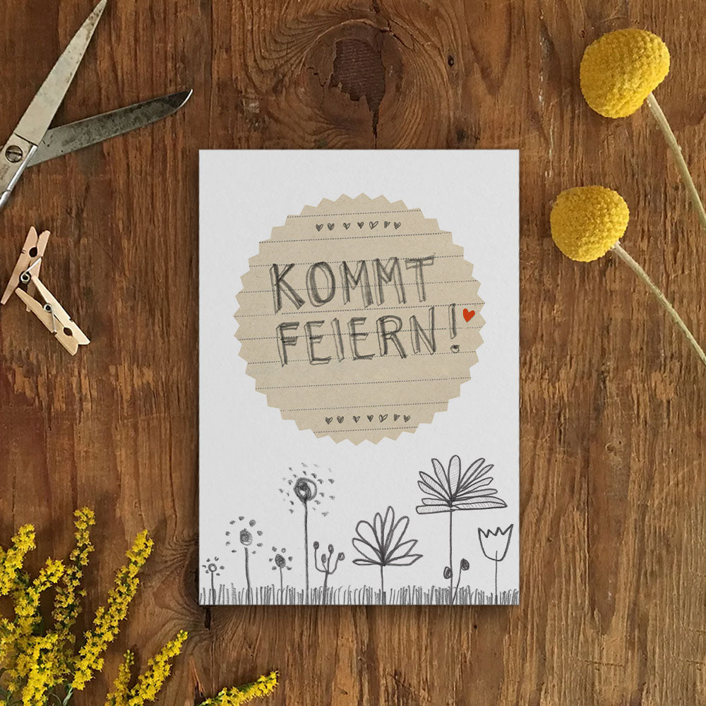 Einladungskarten - Kommt Feiern! - Postkarten im Handlettering Bleistift Design, Grau Weiß Beige - für deine Party oder Geburtstagseinladung