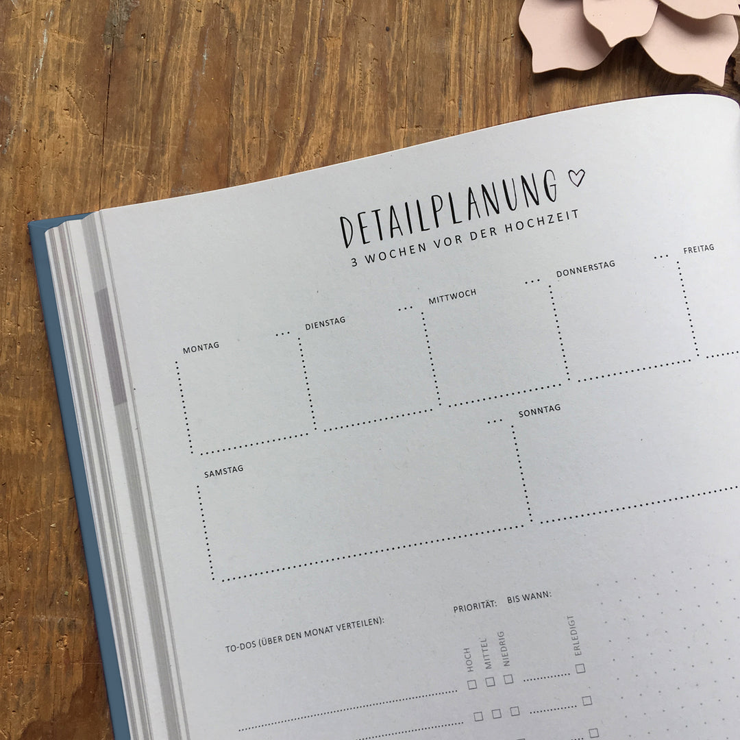 Hochzeitsplaner mit vielen Checklisten, Zeitplan, To-do-Listen, A5 Wedding Planner Notizbuch, 184 S., Hardcover, blau rosa, Recyclingpapier, klimaneutral