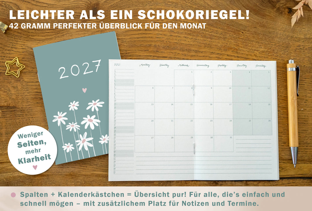 Geöffneter A6 Jahresplaner 2027 in Mint mit Monatsübersicht, Spalten- und Kästchenlayout sowie zusätzlichem Notizbereich für Termine.