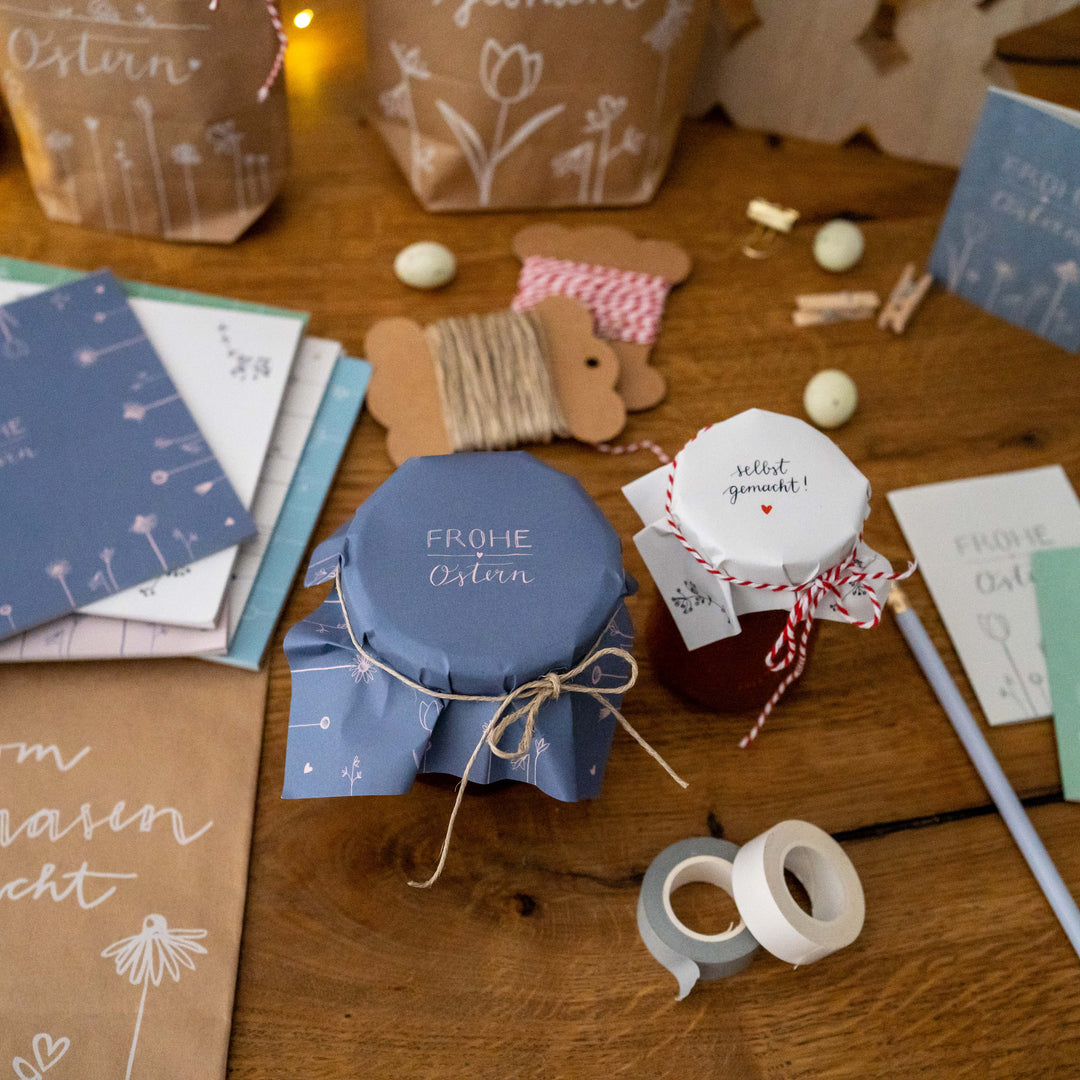 25 Marmeladendeckchen - vom Osterhasen gebracht | Gläserdeckchen blau weiß für Marmelade & Einmachgläser | Recyclingpapier Abreißblock + 10 m Jute Garn