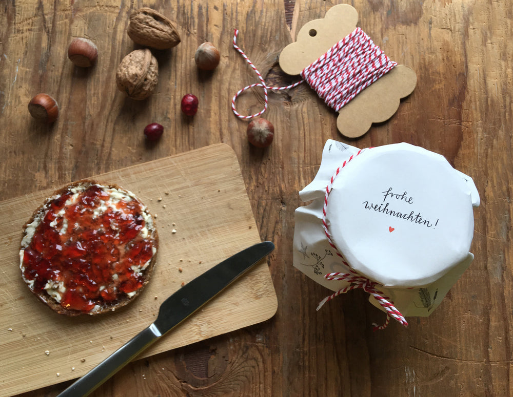 25 Marmeladendeckchen - Frohe Weihnachten! Abreißblock, Weiß, Kalligrafie, Gläserdeckchen Marmelade, Recyclingpapier + 10m Bakers Twine & Justiergummi