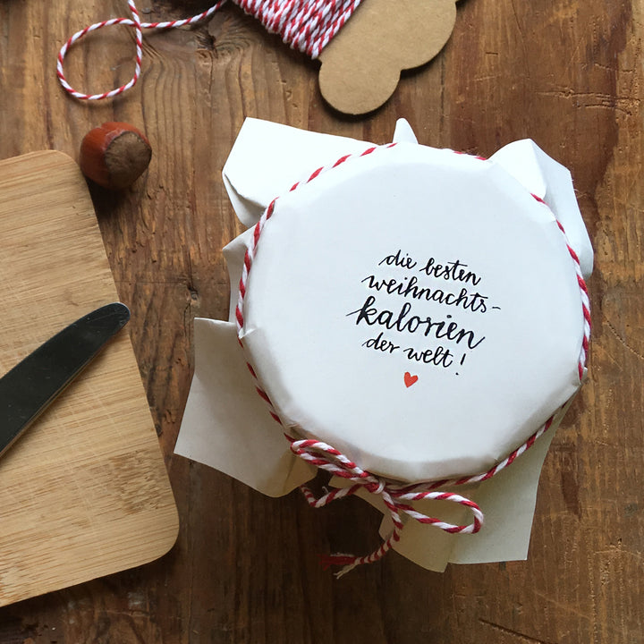 25 Marmeladendeckchen - Weihnachtskalorien - Abreißblock Weiß, Kalligrafie, Gläserdeckchen Marmelade, Recyclingpapier + 10m Bakers Twine, Justiergummi