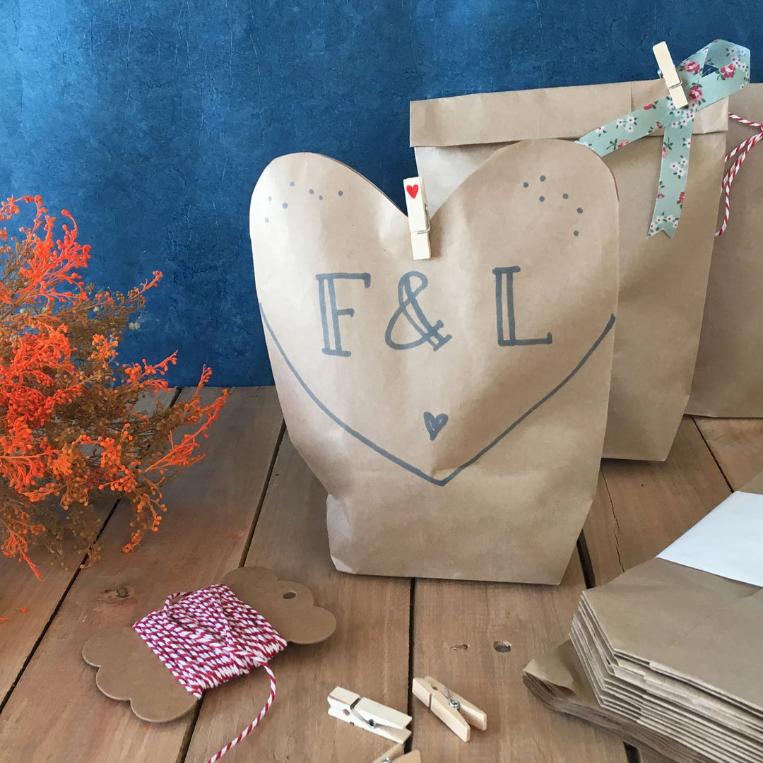 Set aus 24 kleinen Holzklammern für kreative Deko und nachhaltige Geschenke