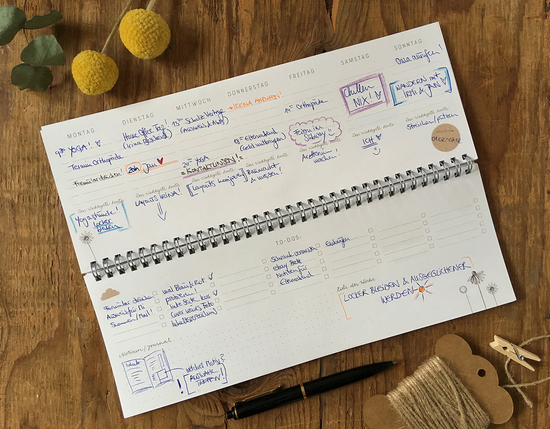 Tischkalender immerwährend im Vintage Design | Ein ganzes Jahr | Querformat, Weiß, umweltfreundlich aus FSC-Papier | Wochenplaner & Terminplaner