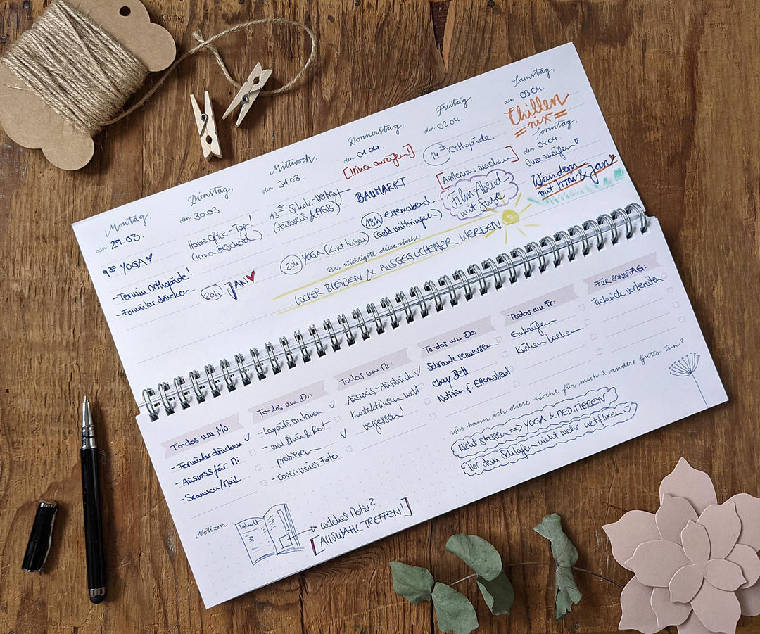 Tischkalender undatiert im Vintage Design | Ein ganzes Jahr | Querformat, blau rosa, umweltfreundlich aus FSC-Papier | Wochenplaner & Terminplaner