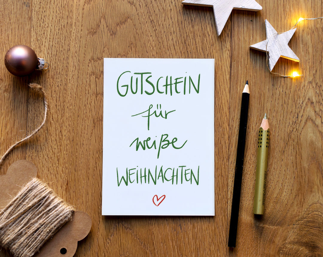 Minimalistische Weihnachtsgrußkarte, Gutschein für weiße Weihnachten, schlichtes design in weiß grün rot