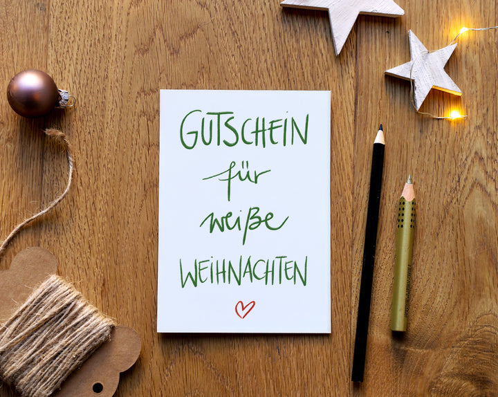 Minimalistische Weihnachtsgrußkarte, Gutschein für weiße Weihnachten, schlichtes design in weiß grün rot