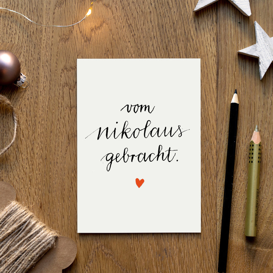 Weihnachtskarten - vom Nikolaus gebracht! | Recyclingpapier Postkarten | schlichtes Kalligrafie Design | Weiß Schwarz