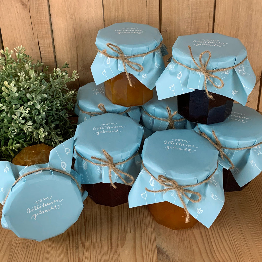 25 Marmeladendeckchen - vom Osterhasen gebracht | Gläserdeckchen blau weiß für Marmelade & Einmachgläser | Recyclingpapier Abreißblock + 10 m Jute Garn