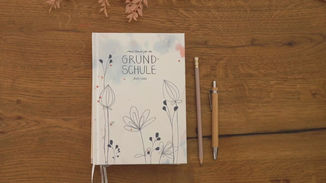 Lehrerkalender 2025 2026 | A5 Grundschulplaner Softcover für Schuljahr Planung | 1 Doppelseite pro Woche | klimaneutral, creme blau